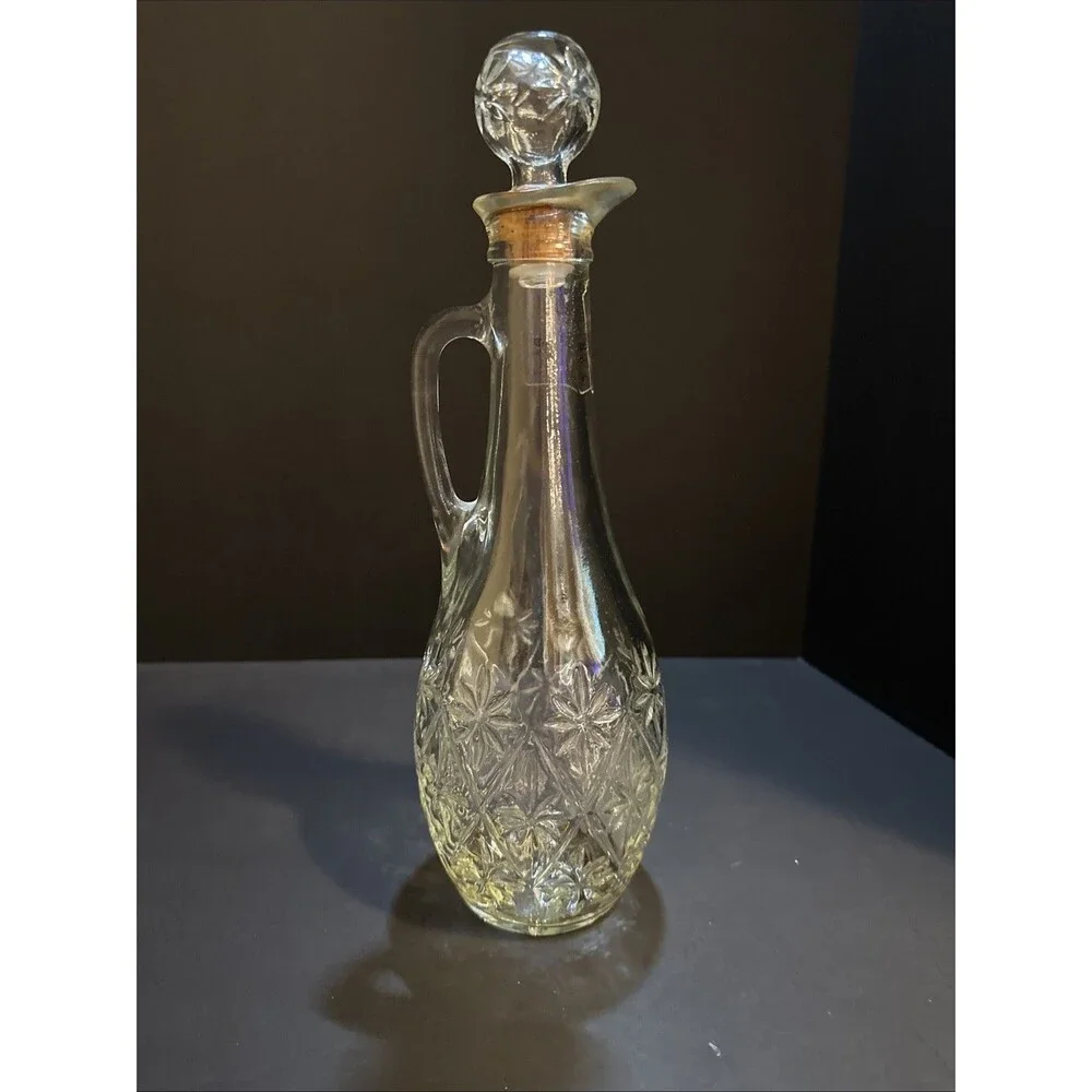 Vintage Mogen David Deluxe Concord Wine Limited Edition Collector Decanter